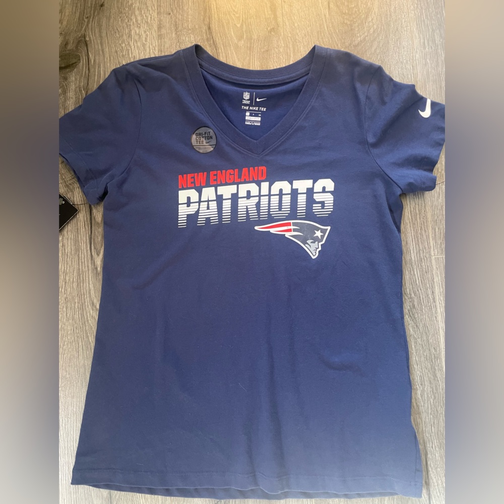 Nike NFL Football New England Patriots v-neck T-shirt size Small Dri-Fit